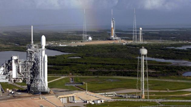 The Falcon Heavy and SLS preparing for launch